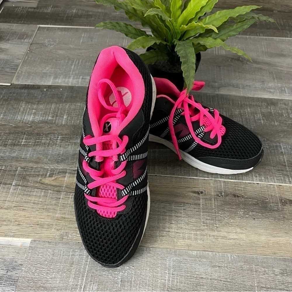 Xersion Runamatic Mesh Black and Pink Youth Running Shoe SizeYouth 5 Women Sz 7